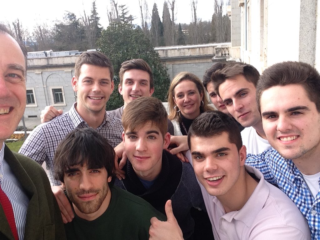 tgacebo's tweet photo. Hoy he estado con el equipo de fútbol de @edupsicoUNAV. Muy grandes. Otro #selfie https://t.co/kwzHJNKSAM