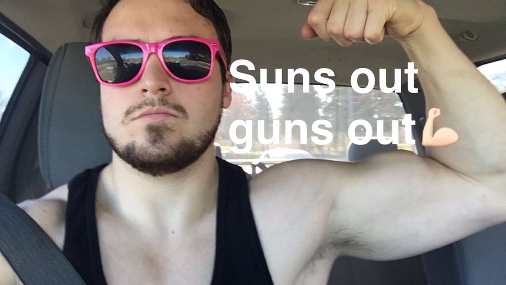 Ryan1Rasberry's tweet photo. It's that time! Suns out guns out!!! #fitness #gunsout #beautifulday https://t.co/aW4fj5r13P