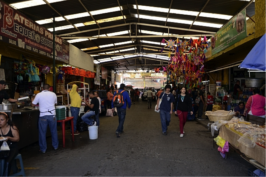 Mercado de tradición en Bonito León Guanajuato "Descargue estrella"  buff.ly/1Q3JaXH