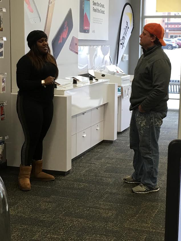 sprintflourtown's tweet photo. Let's go Diamond. Great interaction with customer! https://t.co/RkIhgOPI8s