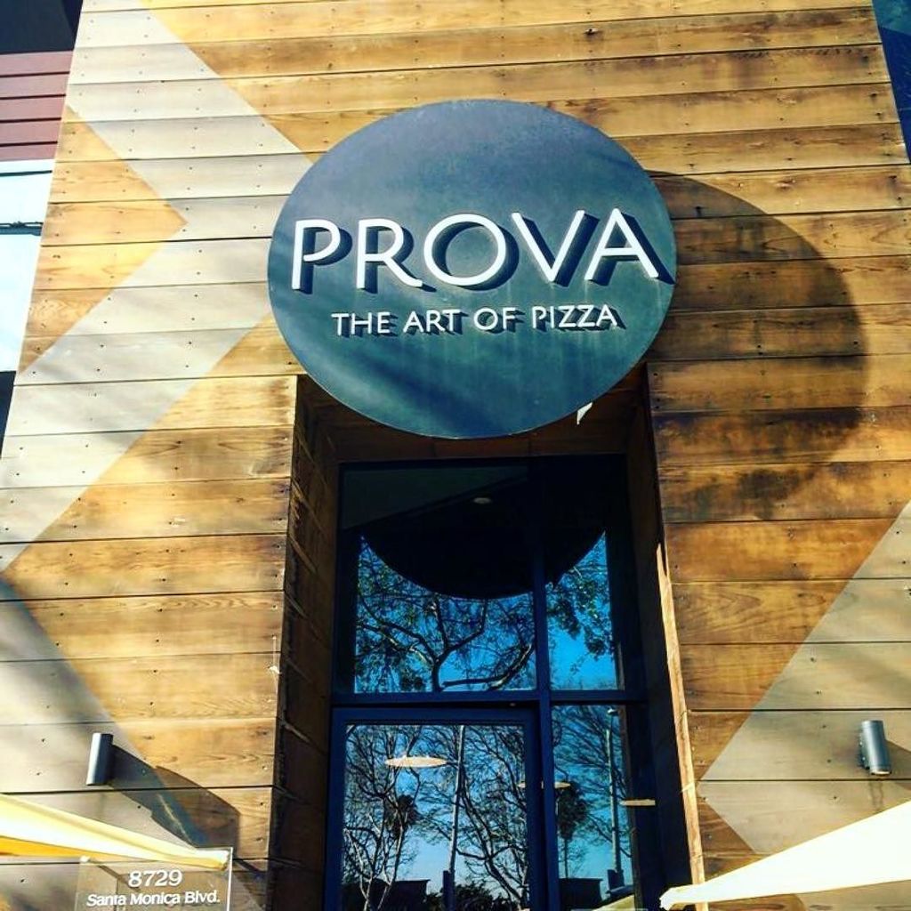 pizzaprova's tweet photo. THANK YOU, @SerenaWilliams for having #PizzaProva cater your #SuperBowl party!! 🍕🎉 We had a blast!! #HugeFans #Graz… https://t.co/6mCfekHjwS