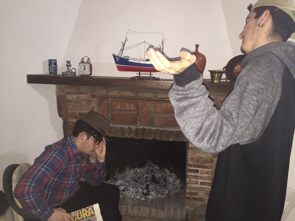 JunXxad's tweet photo. ¡Niño, quita la mesa! https://t.co/9rg1nguE7b