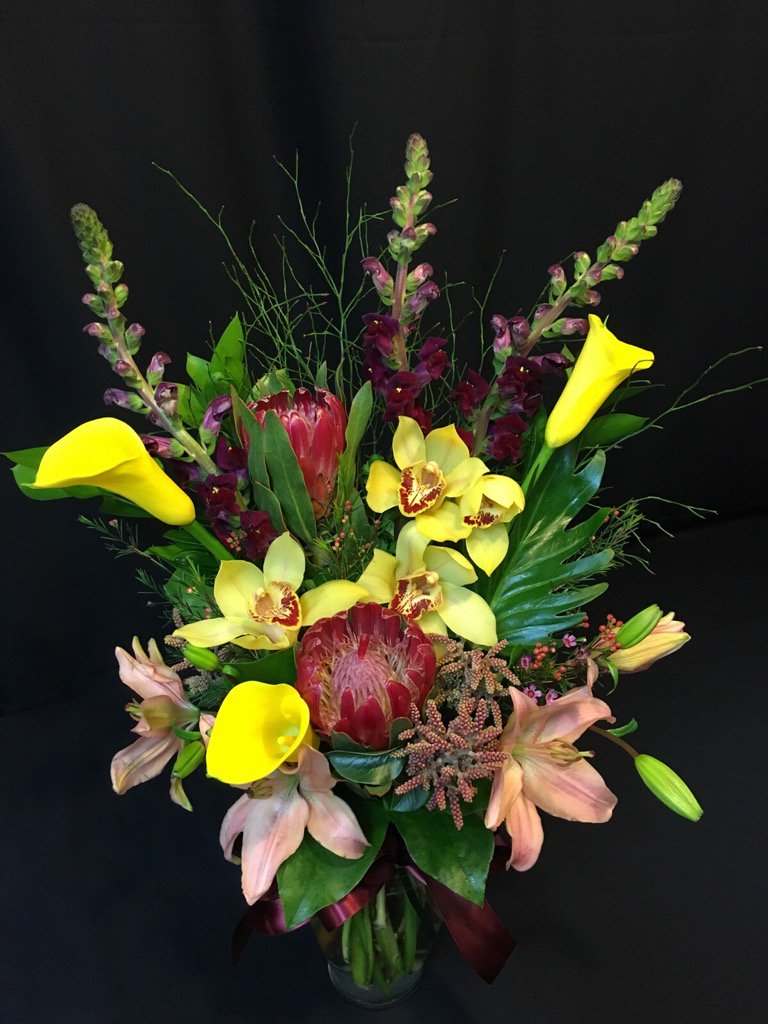 beemma2173's tweet photo. #valentineflowers If you still need #Sacramento #flower delivery, #flowerfiesta 916-225-2623 https://t.co/lJKNXBqoVA https://t.co/IxTrupI0lO