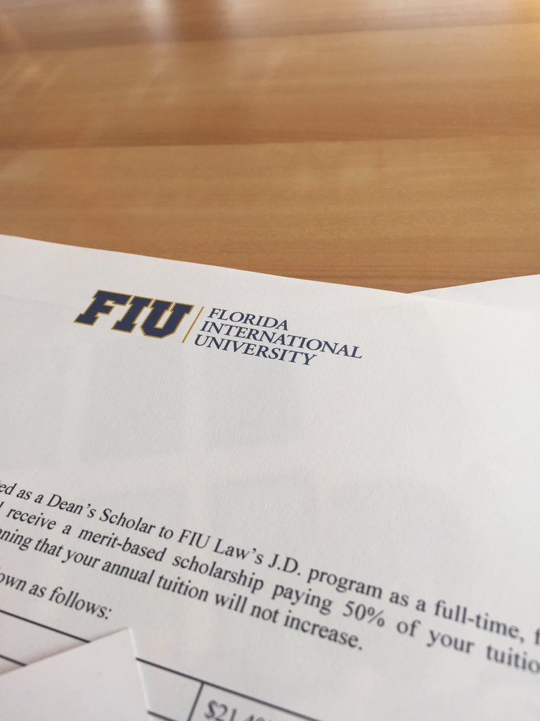 jalynforevr's tweet photo. Future JD. #justgotreal #firstacceptanceletter 💛💙 https://t.co/xoYTSj8wNU