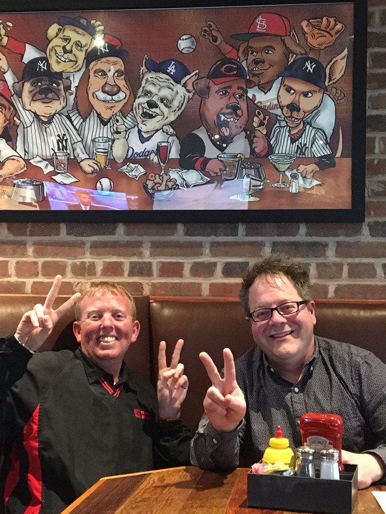 TrentBedding's tweet image. @MellowMatts Peace, Love and Hot Wings from and us here at #TrentBedding &amp;amp; #MellowMatts #hotwings #DoubleDogs