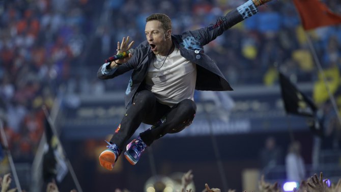 Variety's tweet image. .@coldplay heading for 7th No. 1 U.K. album following #SB50 performance bit.ly/1QnAdc2 via @VarietyLatino