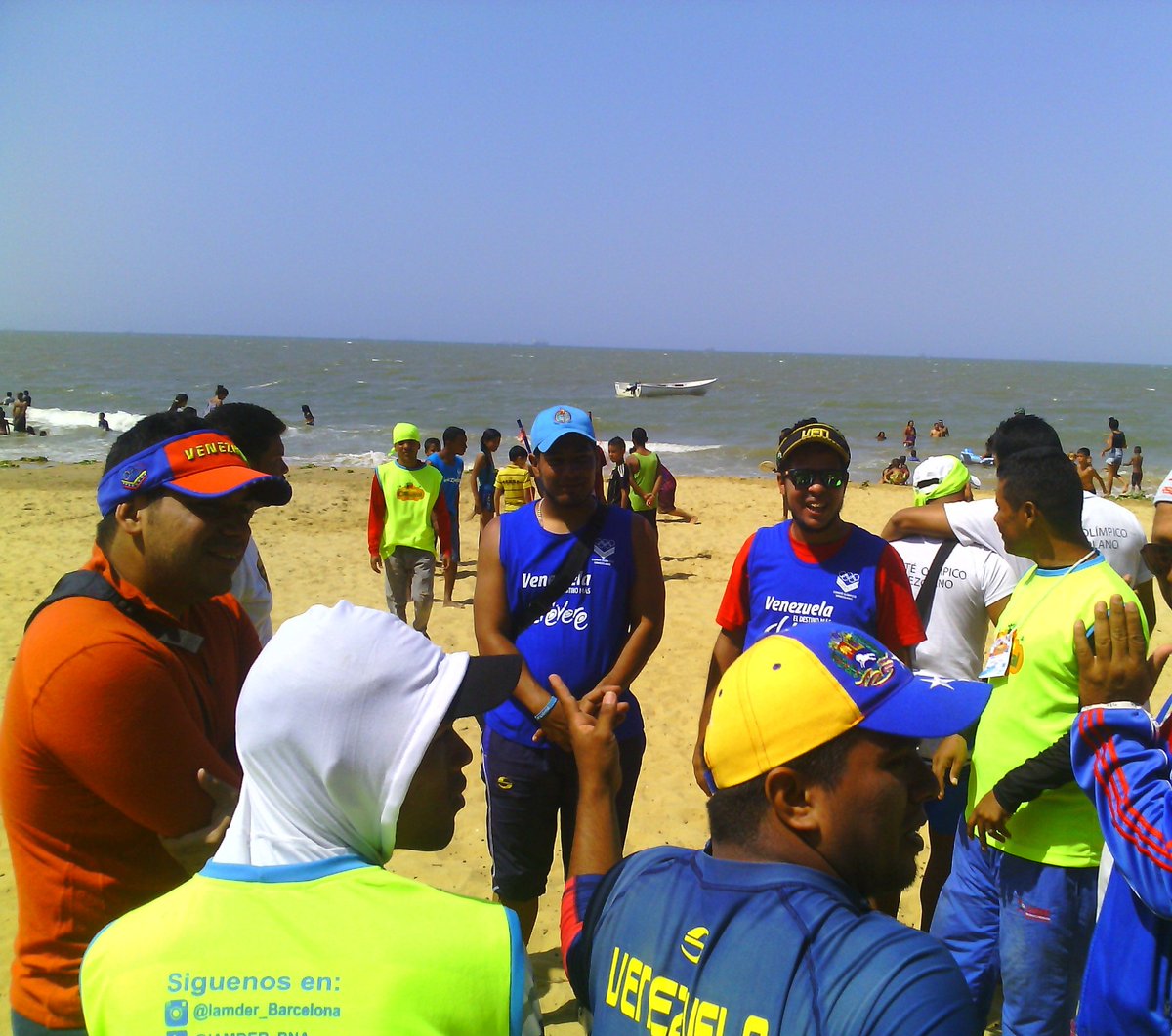 Alimentar_Anz's tweet photo. Presidente del #IAMDER @estalvarez3 en Playa Pepe Caicara #CarnavalBna2016 con Deporte y Recreación #EnDesarrollo https://t.co/QhSOGagBlr