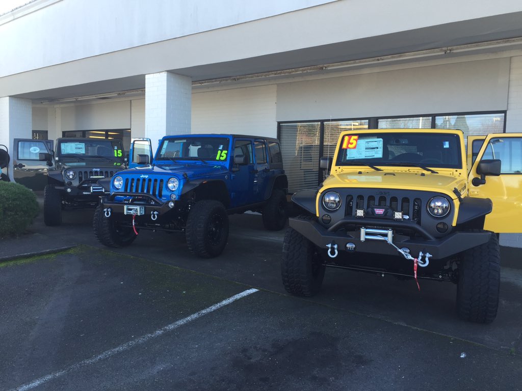 PortlandService's tweet image. Line up of lifted Jeeps ready to go