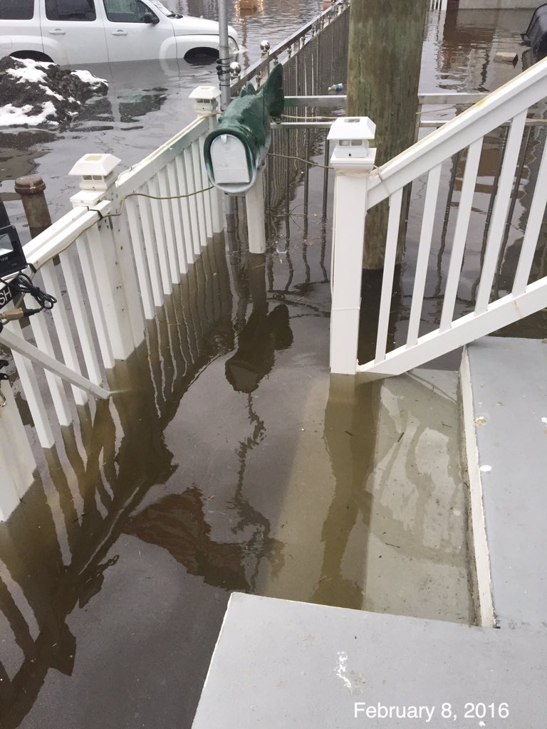 annieleelumbres's tweet image. @NBCNews broad channel NY 12th road #help #broadchannelstrong #fuSandy