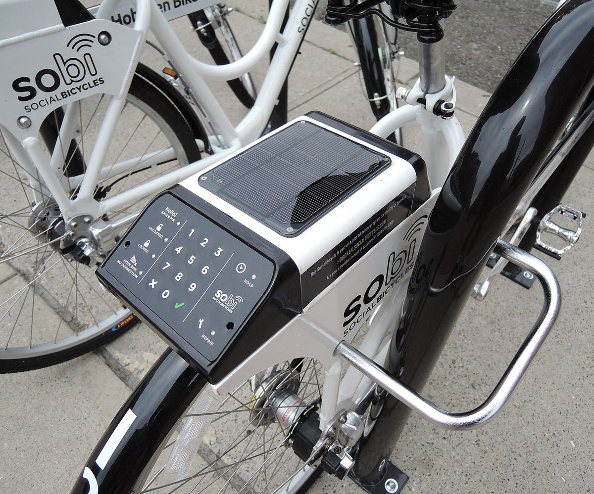 Groupidea's tweet photo. What about #bikesharing with drop-off anywhere? @SocialBicycles is enabling that. https://t.co/FW9K1av318 https://t.co/IpKUzgWN15