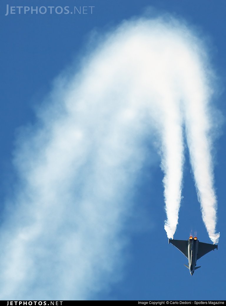 AvioMediaPhotos's tweet photo. #ItalianAirForce's @EUROFIGHTER_1 #Typhoon solo display in flight. #avgeek #55PAN https://t.co/6bWuZQUcKk https://t.co/W4UCS1uFRL