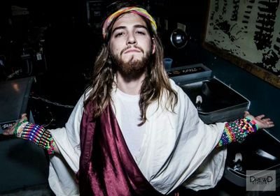 1stTimeRaver's tweet photo. DUDE, wtf your mom was right Jesus is here watching..put that shit away I ain't tryna go confess next Sunday 😶 https://t.co/xfMpQnVfBo