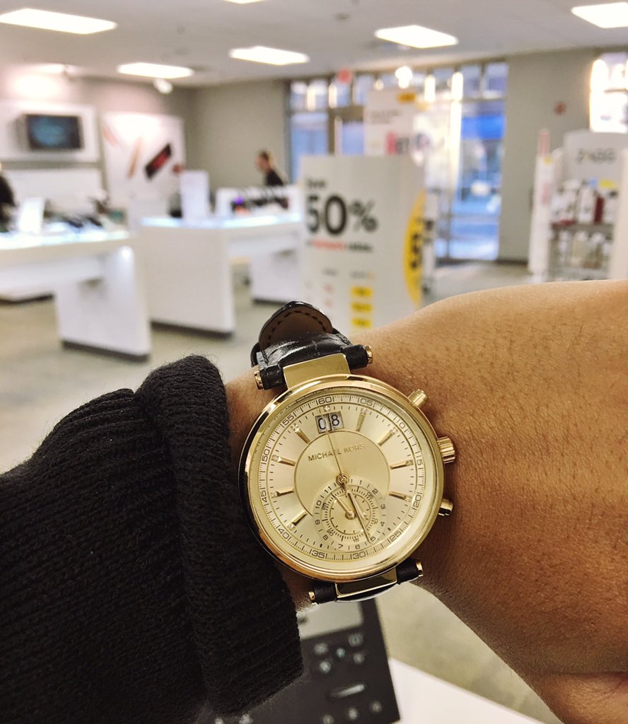 What time is it?? #savingstime switch to @sprint and save 50% on Verizon, AT&amp;T or T-Mobile! #mondaymotivation