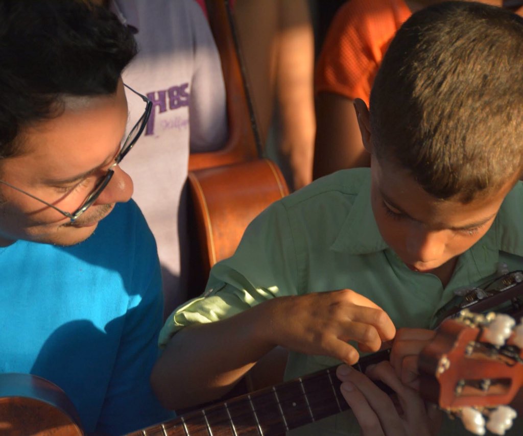 If you want to be a good teacher listens to children. Si quieres ser un buen maestro escucha a los niños