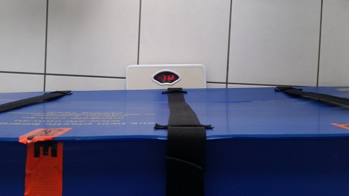 N_Squillari's tweet image. Minus 4kg for the bike box &amp;amp; thats the weight of a travel padded @ridemediaHQ review bike/wheel bag! #light #issue71