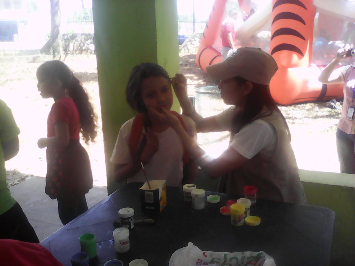 Después del trabajo, disfrutando con los niños <a href="/elsistema/">El Sistema</a> @Nucleobarinas <a href="/ProgramaSBbnas/">Programa SB Barinas</a> <a href="/mileg64/">milena guedez</a> <a href="/PIMusicalbtas/">Prog. Simón Bolívar</a>