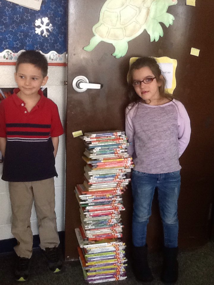 LeanneGithens's tweet photo. Celebrating 100th day in the library by estimating how tall a stack of 100 books is. #fredoniareads #FredoniaLES https://t.co/fHZqT8JUCy