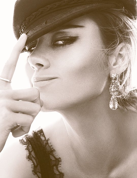 bestofbrie's tweet photo. Brie for Elle US, March 2016. https://t.co/A5BhRTrj0y