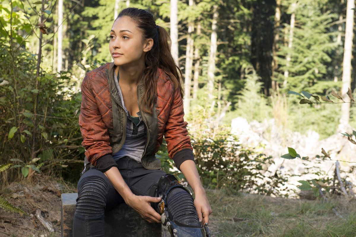 hicksncxllar's tweet photo. CW RENEW THE 100 
I want Clexa and Raven happy #The100 #PrincessCommander #RavenDeserveBetter https://t.co/BWltkuBEi6