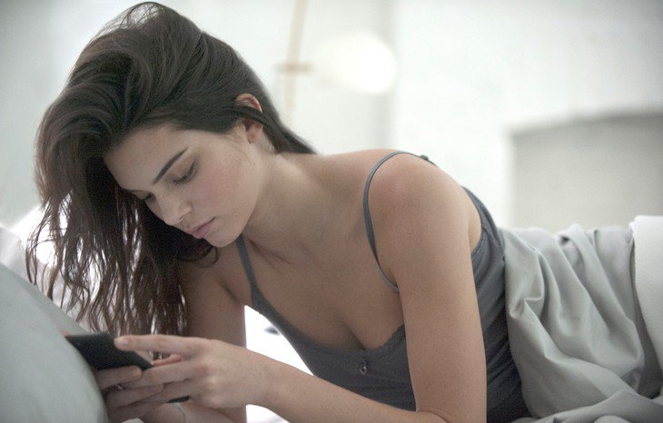 mimichatter's tweet photo. EXCLUSIVE: @KendallJenner broke down her ENTIRE nighttime beauty routine https://t.co/WmFLeoKHXk @EsteeLauder https://t.co/ghVN0khwzT