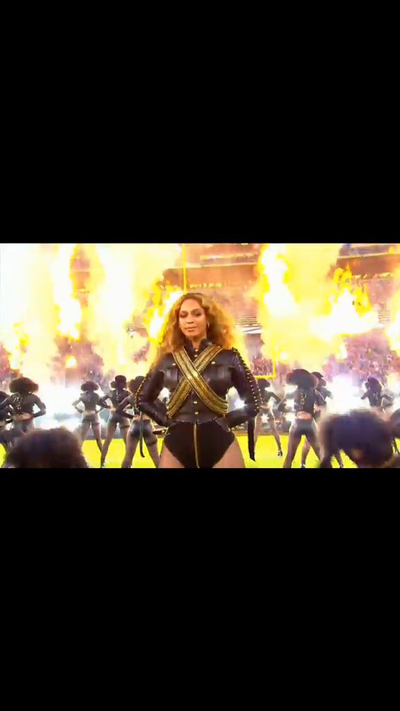 ElmoreEthan's tweet photo. Jay Z must be so whipped #SuperBowl #queenb https://t.co/sOJcU7yAuv