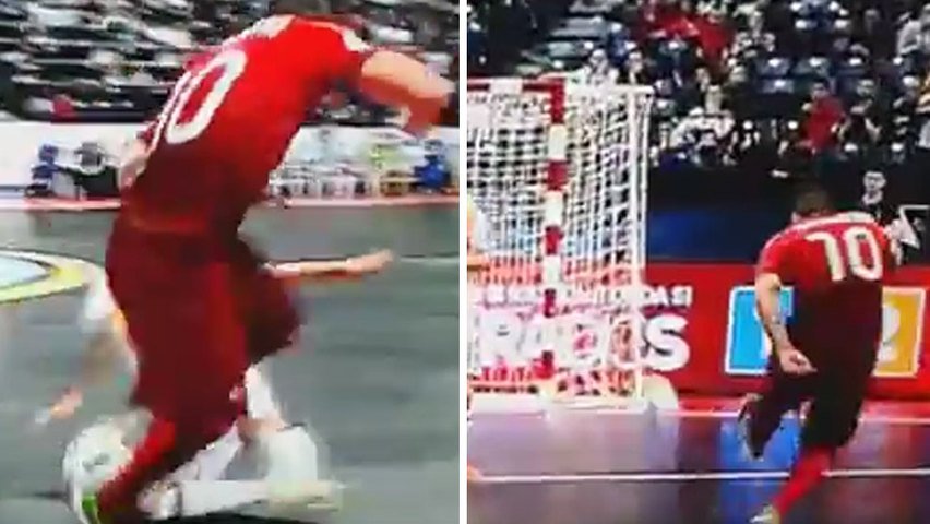 marca's tweet photo. .@ricardinho10ofi se despide del #FutSalEURO con otra obra de arte ▶ https://t.co/3v1NvjYMRD https://t.co/PLX1EiH5jx