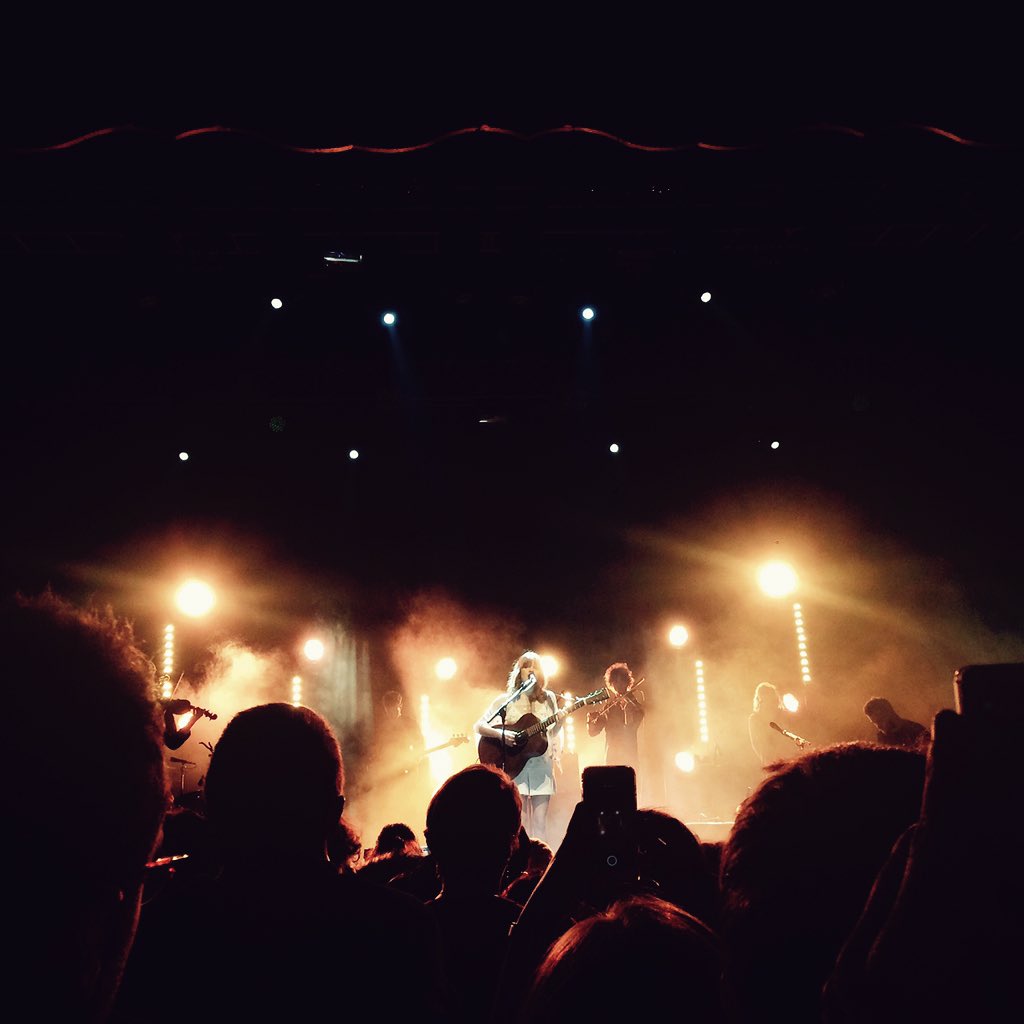 AmyGibson_29's tweet photo. Brilliant gig the night @GabrielleAplin her voice is incredible! #fringeonpoint https://t.co/8NPdmw6yNx