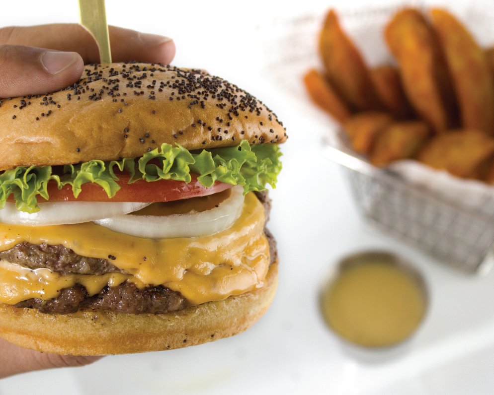 ChefPepperRD's tweet photo. #Yummy #Yummy #AngusCheeseBurger RD$295 AGRÁNDALA con papas y bebida a doble carne y queso por RD$105 más #FoodPorn https://t.co/UQFoHQW2Po