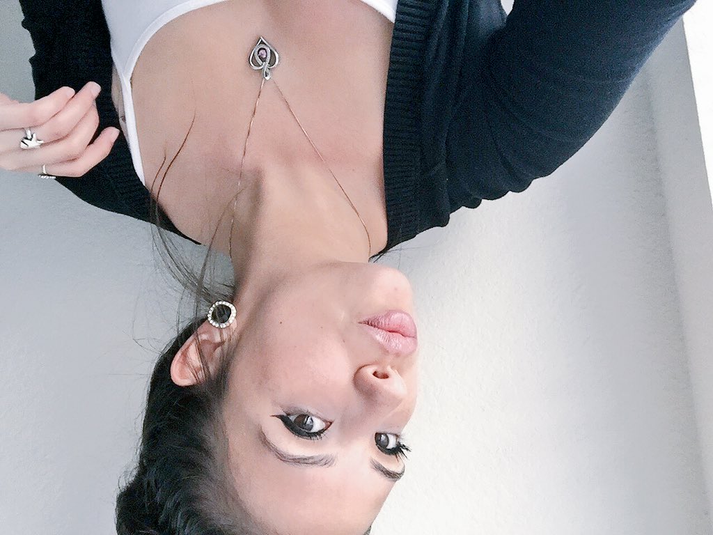 AshleeNQ_'s tweet photo. It looked better upside down π
#NotIGWorthy https://t.co/btBG9sYmDh