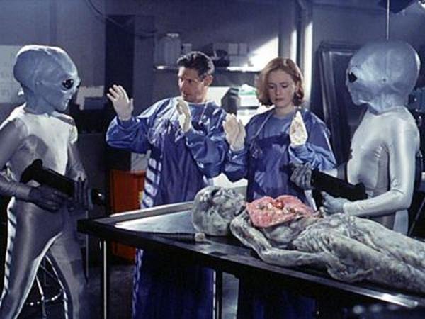 ThatRealDani's tweet photo. After last night's #TheXFilesHalftime, I'm seeing those @thexfiles aliens in a whole new light. #onehour #XFiles https://t.co/IVn6Oquh7S
