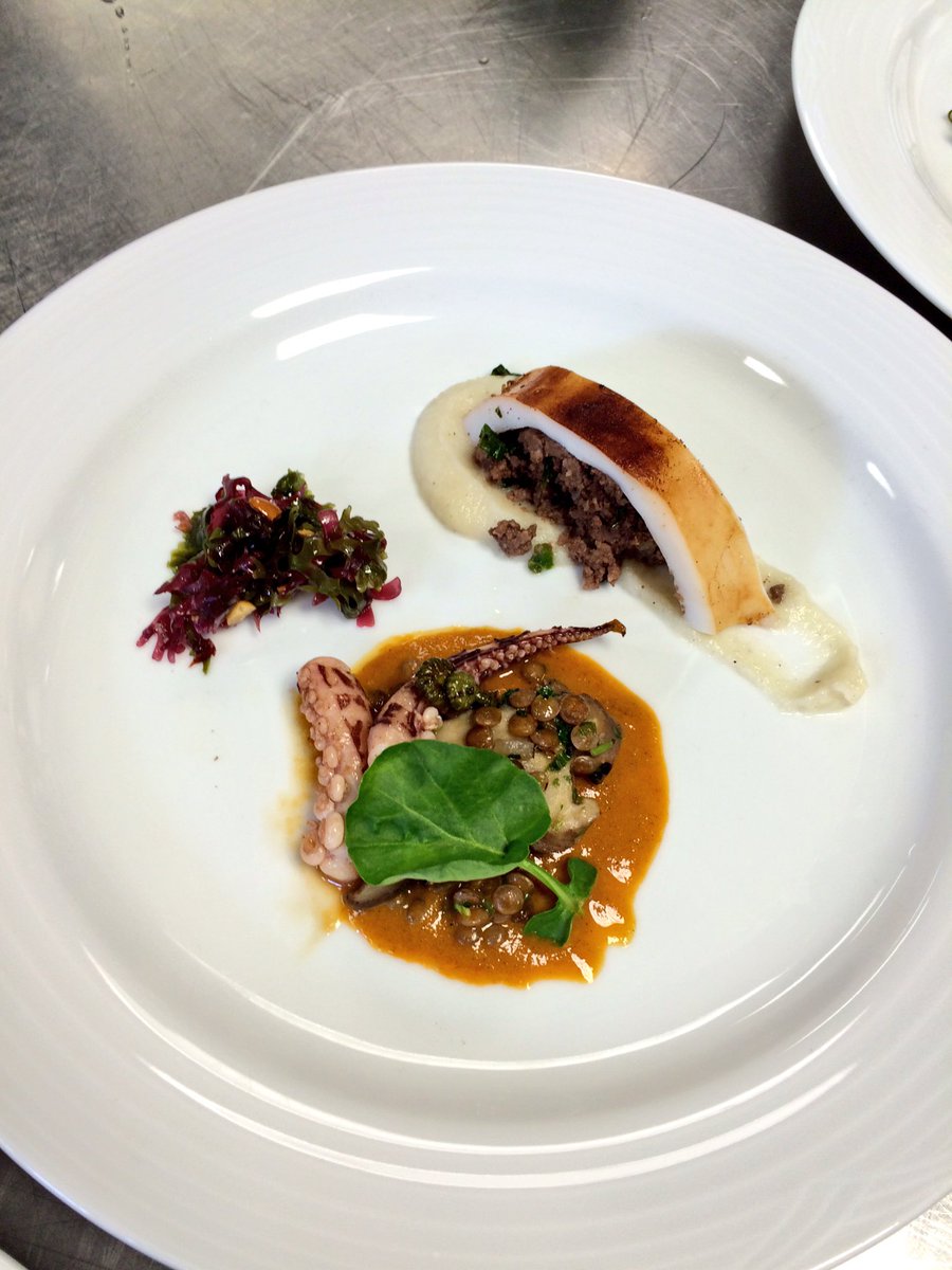 Posh_Palate's tweet photo. My inner paparazzi came out in the @OkanaganCollege kitchen for the @GoldMedalPlates #ccc2016 #chefsupclose https://t.co/MJn8fHAFHs