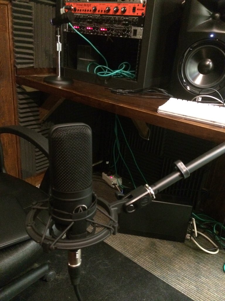 HoldenDixon's tweet photo. Tracking with my AudioTechnica AT4033 tonight! Incredible microphone! #audiotechnica #At4033 https://t.co/YFfoepHLPD
