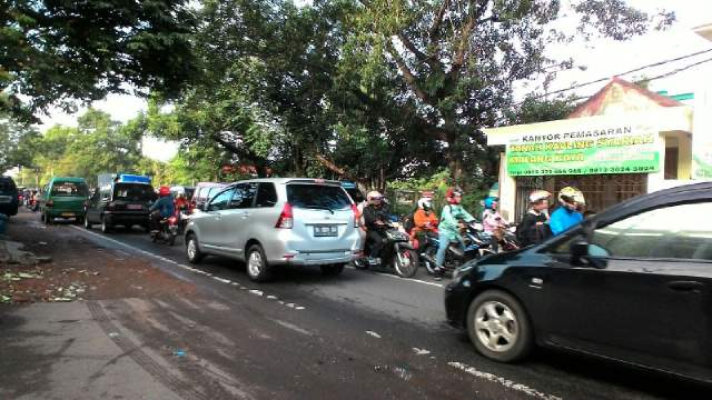 Pukul 08.00 lalu lintas jl.s.supriyadi terpantau ramai lancar. #trafficmalang <a href="/edunewsfm/">EDUNEWS FM RADIO</a> <a href="/official_itv/">Indonesiatv</a> irma.bc7