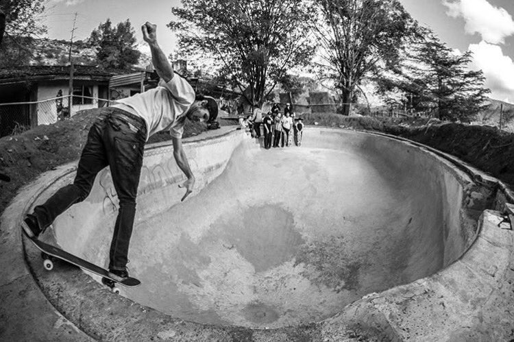 PlanBofficial's tweet photo. .@pduffplanb Backside Lipslide at the #palapool. @shamando π· #planbskateboarding #PlanbOG #T800 https://t.co/lGNqFapNzu