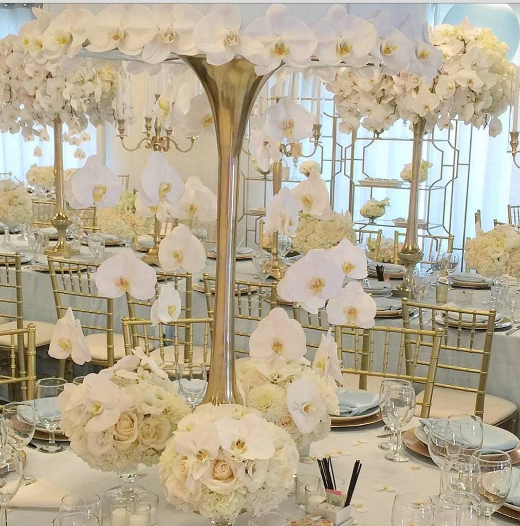 RevelryDesign's tweet photo. A gorgeous White and Gold event at @vertigoeventvenue  with @alianaevents  designed by @CeliosDesign

Our Gold Back… https://t.co/cC81V9sS76