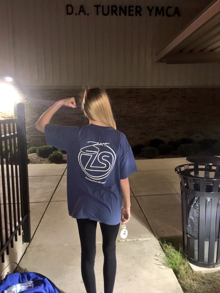 MikailiCarter's tweet photo. Reppin' my new @ZachSeabaugh shirt at the gym tonight😏💪🏼 https://t.co/2OFIQwz2Pr