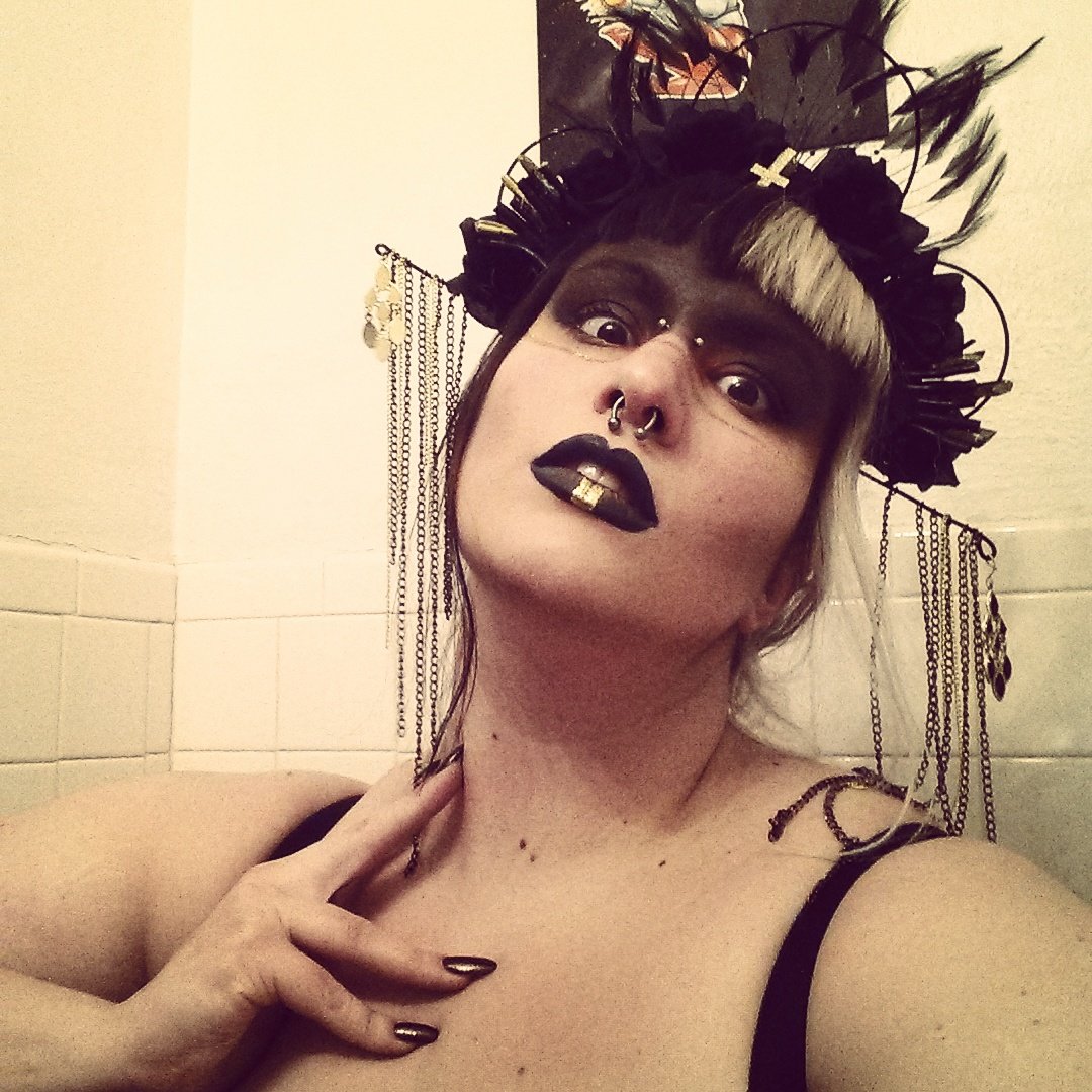 ShaySwirls's tweet photo. My birthday #makeup and #headdress 
#voodoo #yasqueen  #xmortis #gypsy https://t.co/EWTaBZBac7