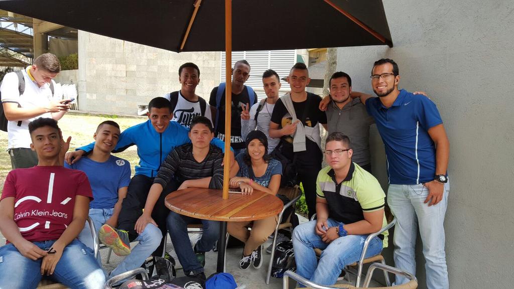BryanEC18's tweet photo. #FAMILYTWO mas que compañeros de un mismo sueño somos una segunda familia. https://t.co/bcikLFayLG