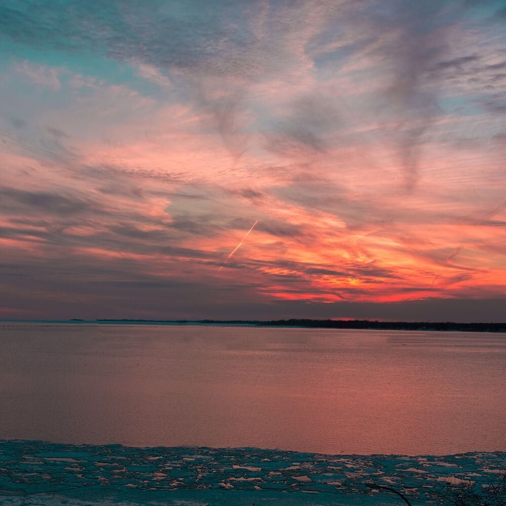 IGersBuffalo's tweet photo. the burn 🔥
________________
#nikon #nikontop #buffalo #buffalony #sunset #risebflo #whyco… https://t.co/wxC5lCpWKG https://t.co/c6BnYAlUcF