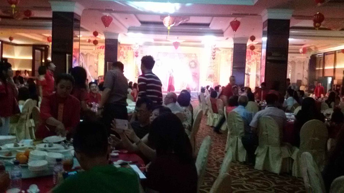 TongHaii's tweet photo. meriahnya party chinese new year shanghai blossom 2016 @TongHaii https://t.co/j1yHftvoY7