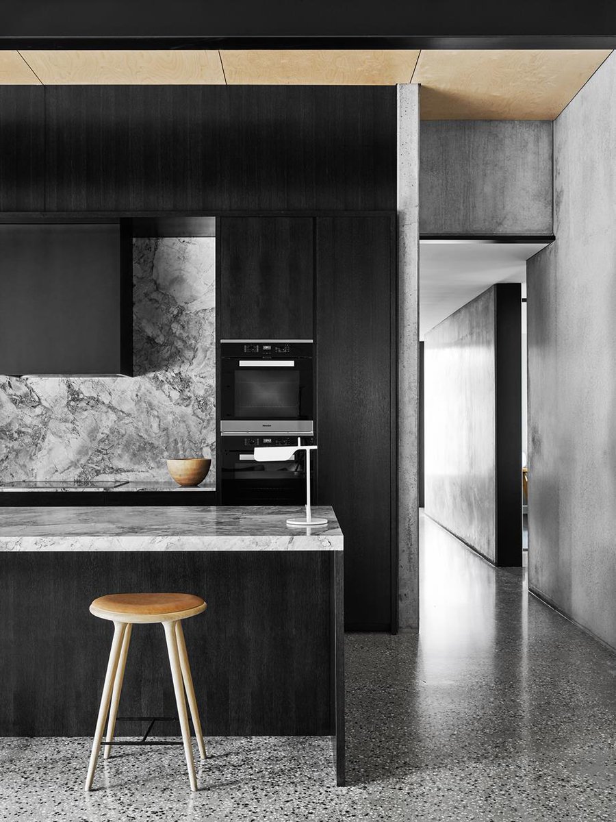 ConsortHome's tweet photo. Marble kitchen kind of Monday // #marble #kitchen #inspiration via #flackstudio 📷-#brookeholm https://t.co/tQSeOyc7Iz