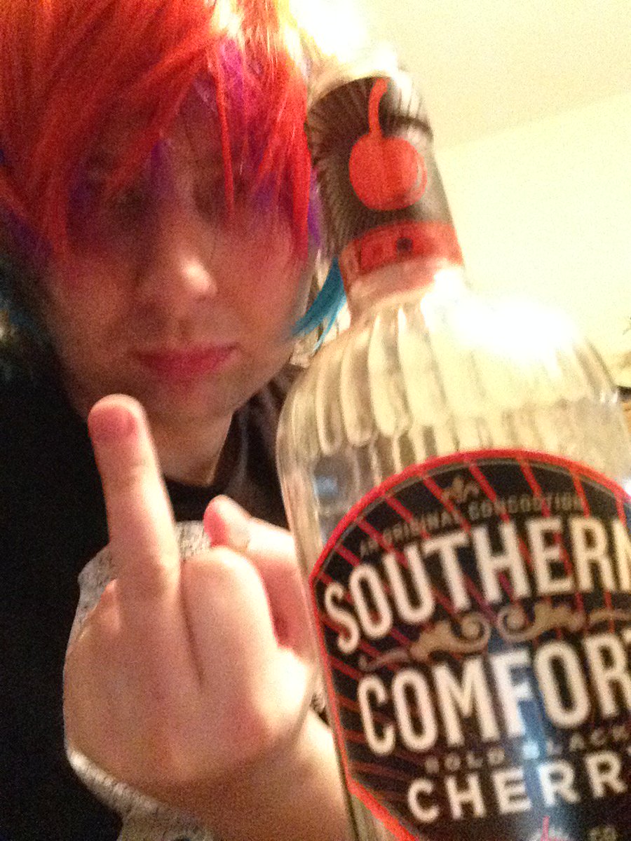 RunaRuinous's tweet photo. when your poorly done selfie is more #Artsy than #shottasoco https://t.co/gxezmyGCVB