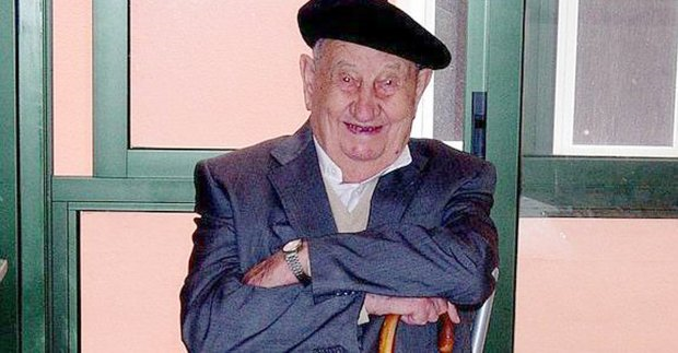 Our hero! Man Lived To 107 By Drinking A Lot Of Red #Wine! huff.to/1Q3JO7B by <a href="/TheLadyYaga/">Yagana Shah</a> via <a href="/huffpost50/">Huff/Post50</a>