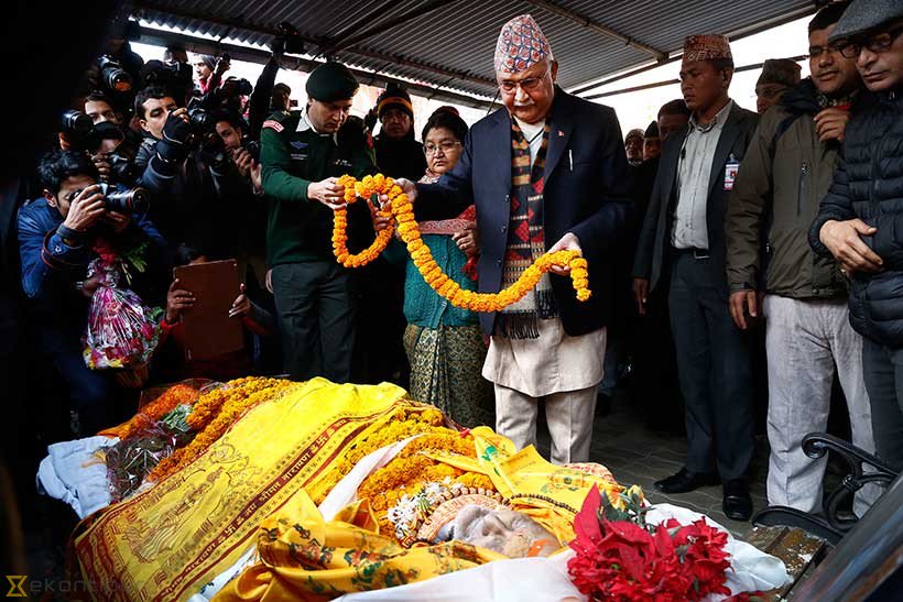 ekantipur_com's tweet image. पार्टी कार्यालय पुर्‍याइयो कोइरालाको पार्थिव शरीर (फोटो)
bit.ly/1Pia0Op