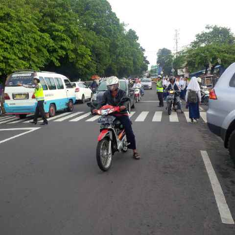 Depan sekolah smp 4 g 10 arus lalu lintas lancar Polres tasik kota