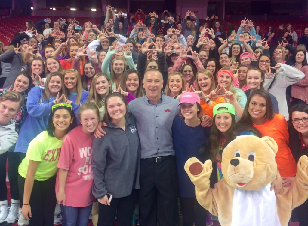 RazorbackWBB's tweet photo. 👏👏👏 Greek Life Winners

Congrats &amp; shotout
@arkansasKD ✔️
@ARFarmHouse ✔️

💰5️⃣0️⃣0️⃣ going to their philanthropies! https://t.co/yNdJmmJOYJ