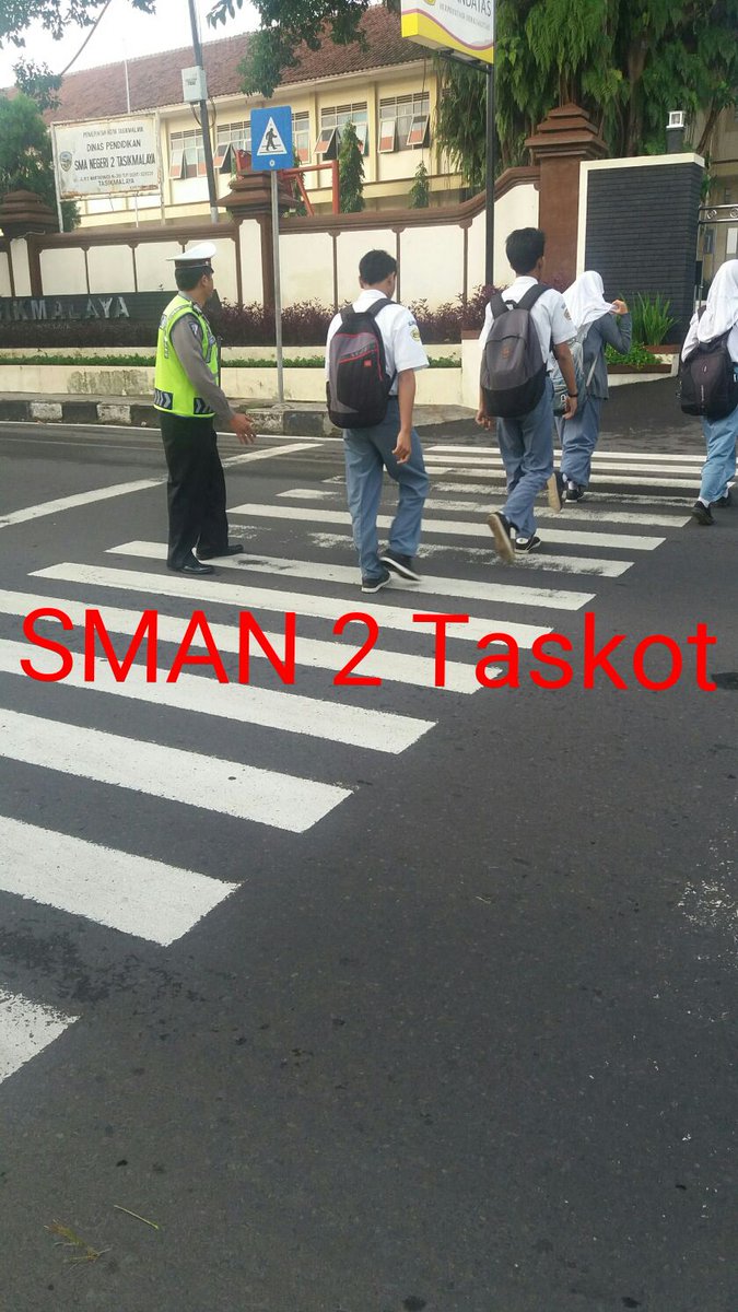 Depan sman 2 arus lalu lintas lancar Polres tasik kota