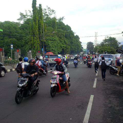 Simpang empat citapen arus lalu lintas lancar Polres tasik kota