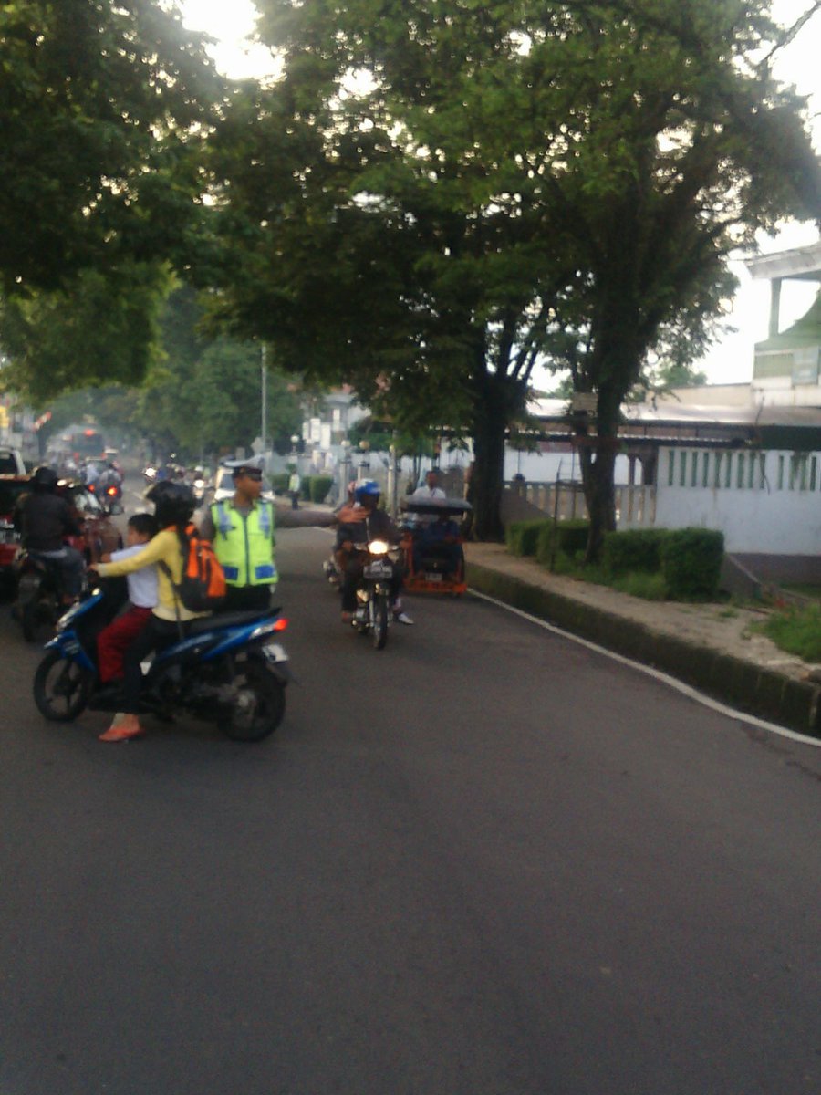 Simpang tiga bojong arus lalu lintas lancar Polres tasik kota