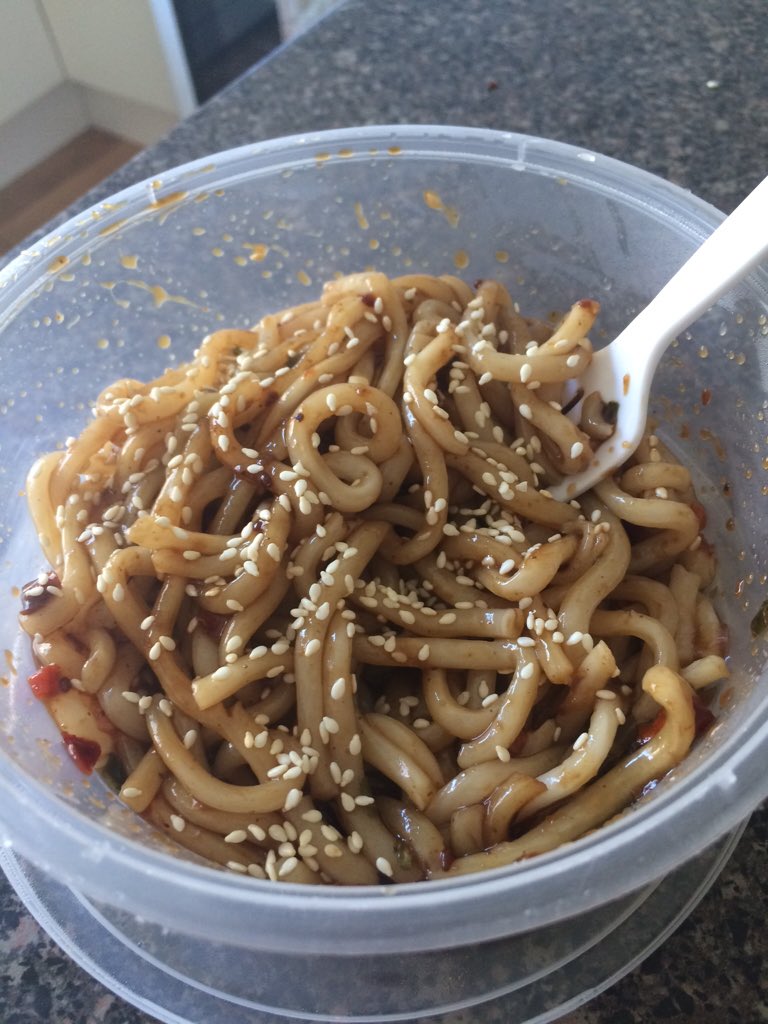 kingmarybear's tweet photo. brains or noodles? @imrosemciver @CWiZombie #izombie https://t.co/fMzQ6X4RBR